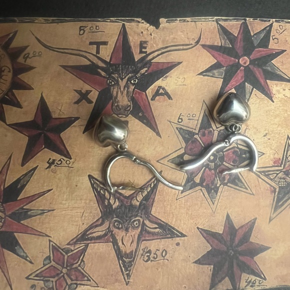 Silver heart earrings - Picture 2 of 2